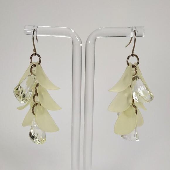 Light green acrylic petal dangle - Picture 1 of 6